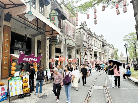 江門智慧旅游項(xiàng)目紛紛上線，助力游客更好地游玩。圖為開(kāi)平赤坎華僑古鎮(zhèn)。
