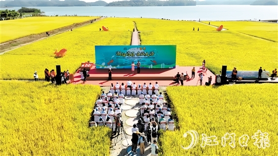 各種農(nóng)文旅節(jié)慶活動(dòng)、創(chuàng)意農(nóng)業(yè)活動(dòng)有力拓寬增收致富途徑，助力鄉(xiāng)村產(chǎn)業(yè)振興。圖為在大沙鎮(zhèn)舉辦的捕魚周活動(dòng)。