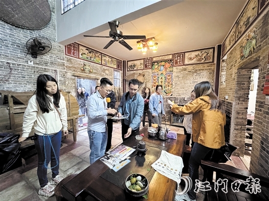 長(zhǎng)沙街道“開元學(xué)堂”與百合鎮(zhèn)“文雍學(xué)堂”開展共建活動(dòng)，交流學(xué)習(xí)推動(dòng)“百千萬(wàn)工程”的先進(jìn)經(jīng)驗(yàn)。