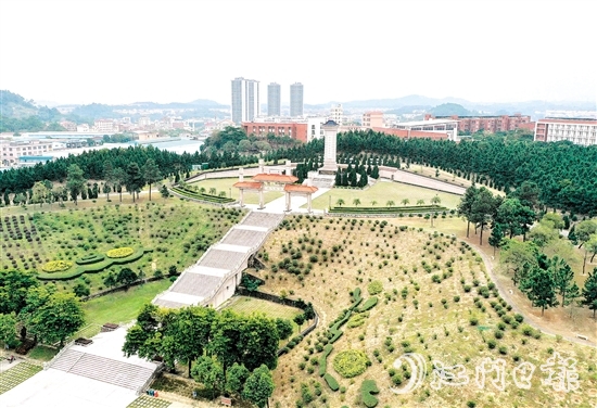 鶴山市烈士陵園改造升級工程全面完成。