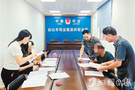 深井鎮(zhèn)對排查出的矛盾糾紛制定針對性化解措施，力求發(fā)現(xiàn)一起、介入一起、化解一起。