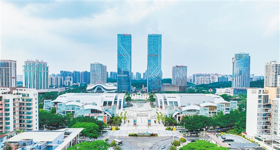 江門不斷優(yōu)化營商環(huán)境，吸引更多澳門項(xiàng)目前來落戶。圖為江門繁榮的商業(yè)圈。