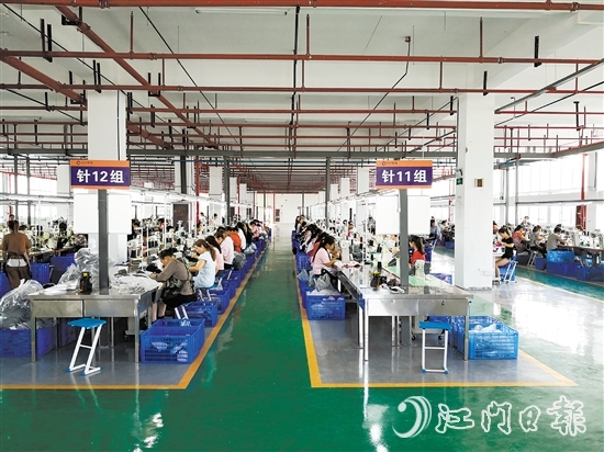 大槐鎮(zhèn)結(jié)合實(shí)際，依托廣東百卓鞋業(yè)有限公司，設(shè)立百卓共富車間，為農(nóng)村剩余勞動(dòng)力提供靈活就業(yè)崗位。