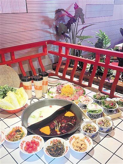 食用一頓火鍋的時間最好控制在1個小時之內(nèi)，次數(shù)以一周一次為宜。