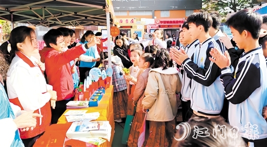 主辦方發(fā)起“讓書香隨綠意流動”項目，發(fā)動市民捐贈家中閑置書籍。