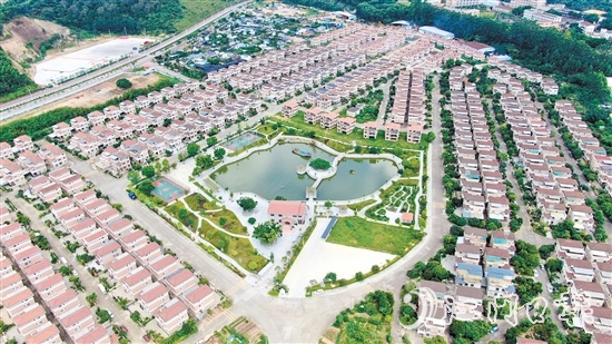 奇榜村積極探索集體經(jīng)濟(jì)創(chuàng)新發(fā)展模式，推動(dòng)共富廣場(chǎng)等項(xiàng)目落地，向“億元村”目標(biāo)邁進(jìn)。