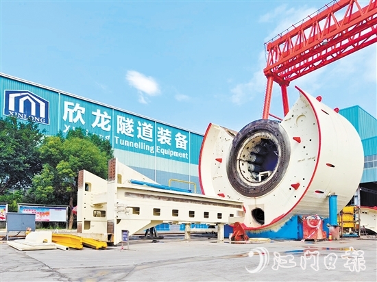 鶴山營(yíng)商環(huán)境持續(xù)向好，提振了企業(yè)發(fā)展信心，產(chǎn)業(yè)新賽道越走越寬。圖為廣東欣龍隧道裝備股份有限公司。