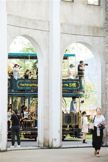 隨著文旅產(chǎn)業(yè)的日益繁榮，開平的美麗風(fēng)景正成為攝影人取之不盡的優(yōu)質(zhì)資源。