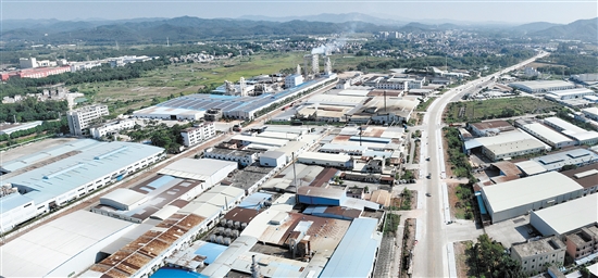 近年來，蒼城鎮(zhèn)共盤活土地約66.67公頃（1000畝），接連引入6個超億元項(xiàng)目落地建設(shè)。