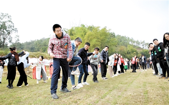 活動(dòng)通過(guò)多樣化的形式，幫助未婚青年職工化解初次見(jiàn)面的尷尬，增進(jìn)彼此的了解與信任。