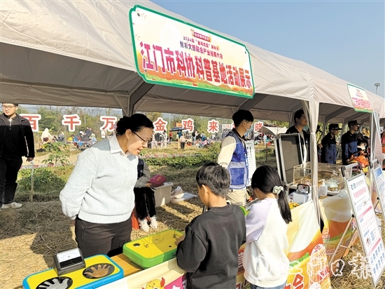 金雞焗雞讓大小朋友“食過翻尋味”。
