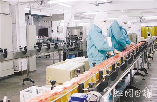 近年來，開平市全力推動食品品牌打造，促進“老字號”品牌傳承創(chuàng)新。圖為開平廣合腐乳有限公司生產車間。