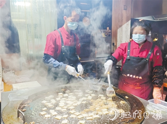 赤坎豆腐角進(jìn)駐赤坎華僑古鎮(zhèn)，深受游客喜愛。