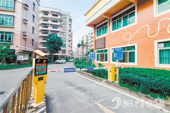 針對“停車難”等突出問題，小區(qū)黨支部組織業(yè)主們多次協(xié)商，最終決定實施停車位全流通模式，月底統(tǒng)一按停車次數(shù)收費。