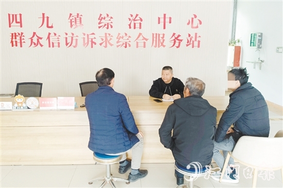 李彥文接待來訪群眾。