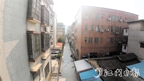 新昌明渠改造工程完成后，明渠兩側(cè)的人居環(huán)境得到明顯改善。