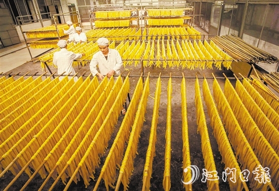 鶴城鎮(zhèn)坪山村素有“腐竹之鄉(xiāng)”的美譽。