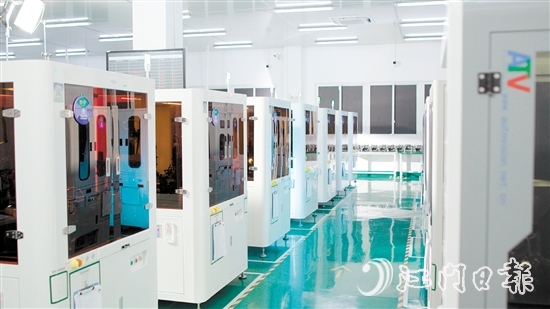 鈞崴電子科技股份有限公司生產(chǎn)車(chē)間。
