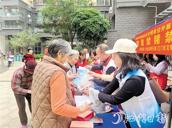 志愿樓長(zhǎng)積極參與老舊小區(qū)改造、居民矛盾調(diào)解、物業(yè)監(jiān)管等工作，既是社區(qū)管理的有力幫手，也是居民生活中的貼心伙伴。