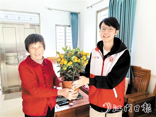 赤溪鎮(zhèn)開展新春暖“流”活動(dòng)，為流動(dòng)黨員家庭送上新春祝福。