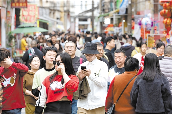 長堤歷史文化街區(qū)游人如織。
