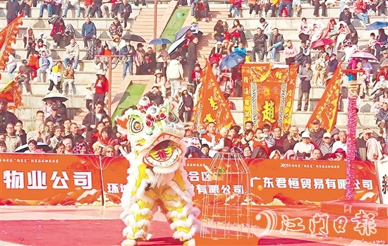 比賽中，各支隊(duì)伍帶來精彩表演。