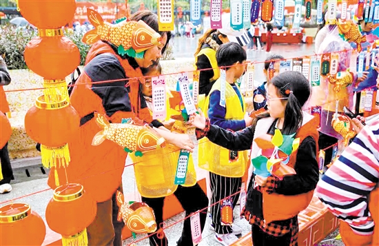 我市在活動現(xiàn)場融入非遺等文化元素，致力讓每一位參與者都能在行走中感受文化魅力。江海區(qū)委宣傳部供圖
