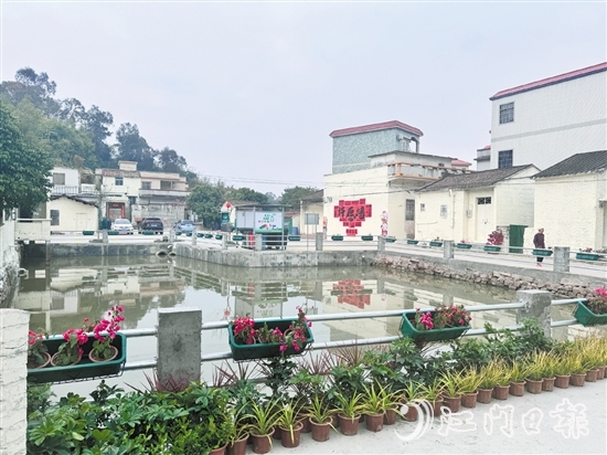 在基礎環(huán)境提升方面，北達村下了大力氣，帶來的新變化讓村民紛紛點贊。圖為村內池塘。