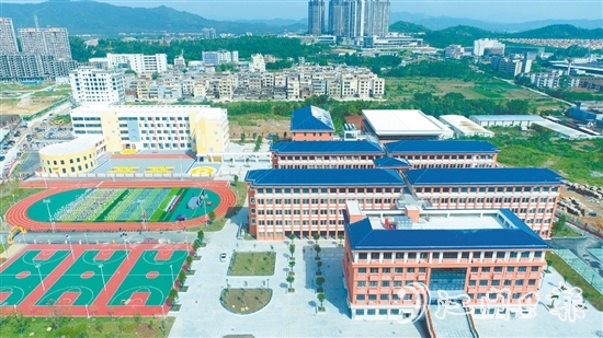 恩平教育事業(yè)蓬勃發(fā)展。圖為恩平市實(shí)驗(yàn)小學(xué)和恩平市實(shí)驗(yàn)幼兒園。