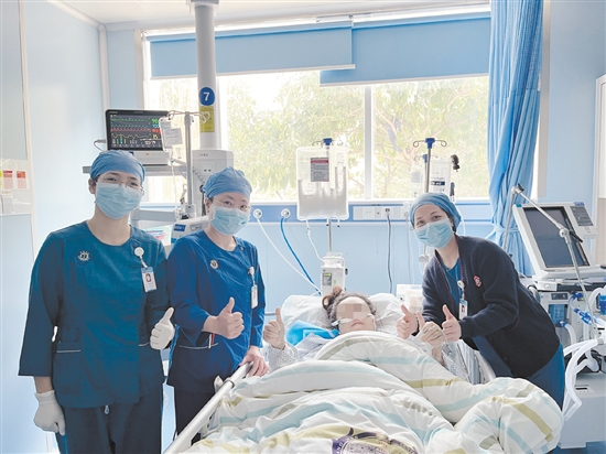 患者順利撤離ECMO，并為醫(yī)護(hù)人員點(diǎn)贊。