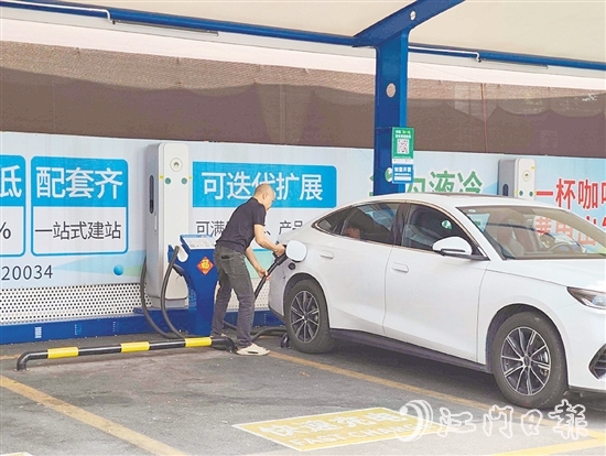 開平電動(dòng)汽車市場滲透率不斷提升，市民對(duì)充電基礎(chǔ)設(shè)施的需求日益增長。