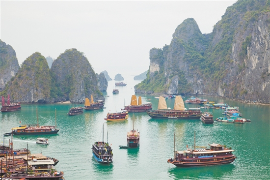 下龍灣被稱為“海上桂林”。