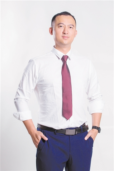 江門市青年企業(yè)家聯(lián)合會(huì)副會(huì)長(zhǎng)、廣東嶺南大健康生態(tài)科技集團(tuán)有限公司董事長(zhǎng)陳健榮