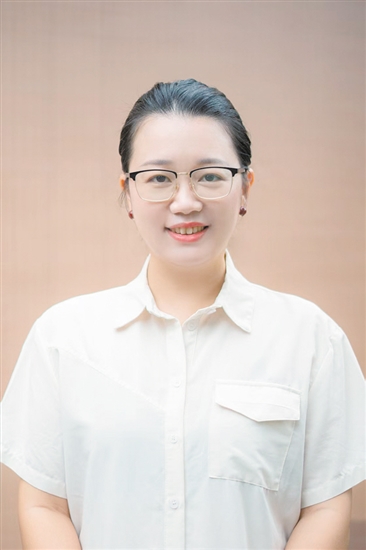 海外歸國創(chuàng)業(yè)華人青年、草坪里祠唐咖啡