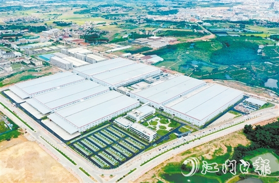 去年鶴山94個(gè)省市重點(diǎn)項(xiàng)目投資完成率達(dá)到132%，排名江門第二。圖為鶴山市隆基光伏科技有限公司。