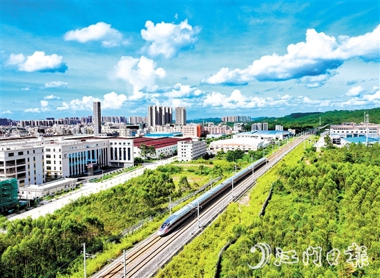 近年來，恩平發(fā)展走上“快車道”，城市高質(zhì)量發(fā)展的背后匯聚了政協(xié)委員們的力量。
