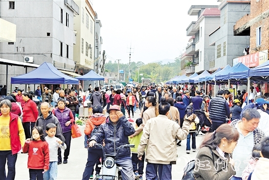 “那吉牛肉圩市”吸引眾多市民游客前來。