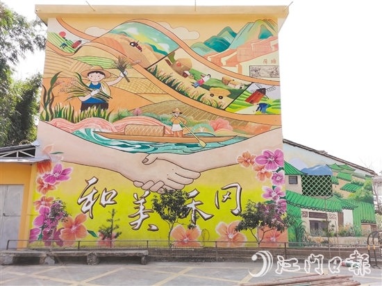 描繪廣袤田野、連綿山丘與蜿蜒河流的大型墻繪，展現(xiàn)了禾岡村的田園風(fēng)光。