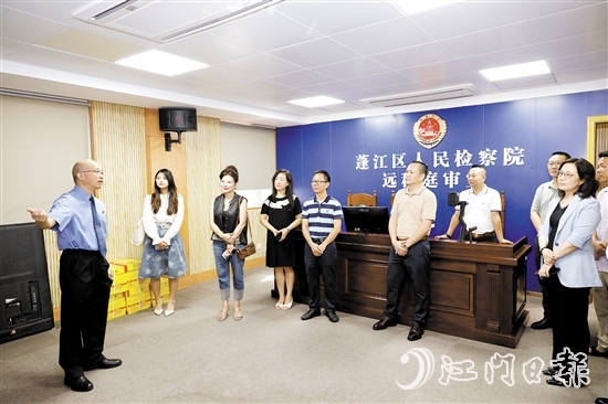 蓬江區(qū)檢察院舉辦“用法治力量?jī)?yōu)化營(yíng)商環(huán)境”檢察開放日活動(dòng)。