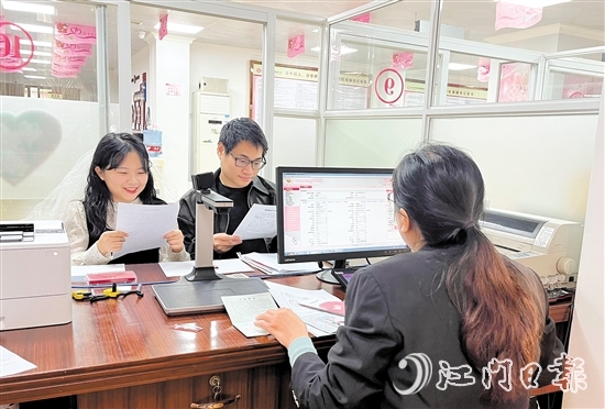 臺山市民政局婚姻登記處臨時增設3個“幸福專窗”，業(yè)務辦理效率提升了40%。