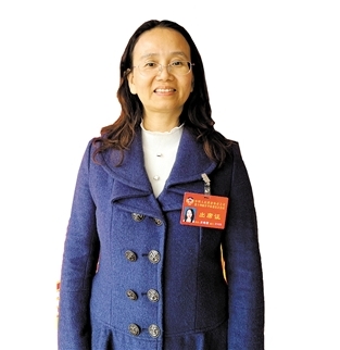 開平市政協(xié)委員、沙岡初級中學(xué)副校長關(guān)艷梨