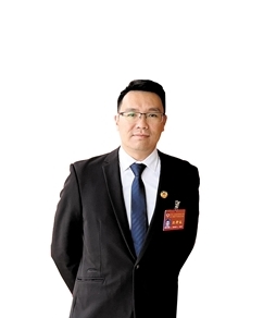 開平市政協(xié)委員、民盟開平市委員會專職副主委張偉津