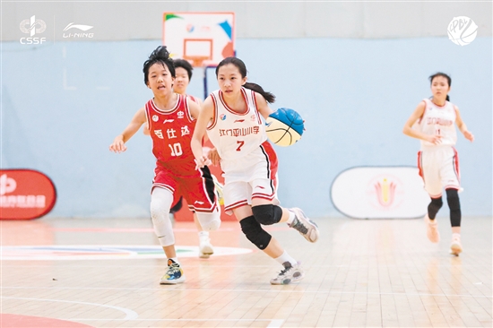 新會(huì)區(qū)平山小學(xué)女子籃球隊(duì)是我市唯一一支參賽代表隊(duì)。
