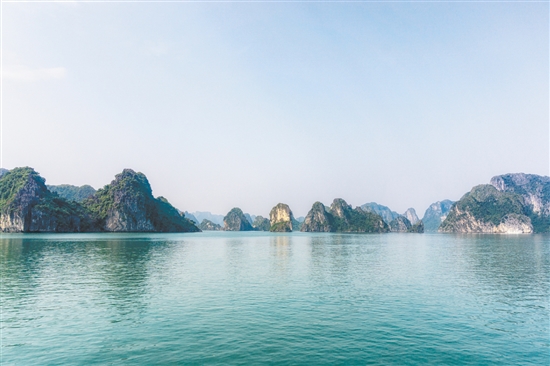 越南下龍灣有“海上桂林”之稱。