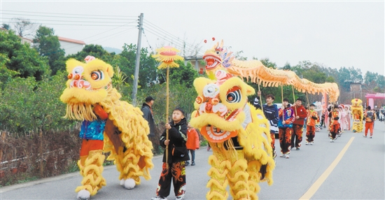 本次嘉年華包括金龍、醒獅、“花仙子”巡游等活動(dòng)內(nèi)容。