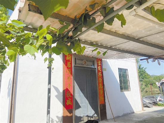 近年來，鶴山市相關(guān)部門及單位積極幫助困難群眾實(shí)施農(nóng)村危房改造。