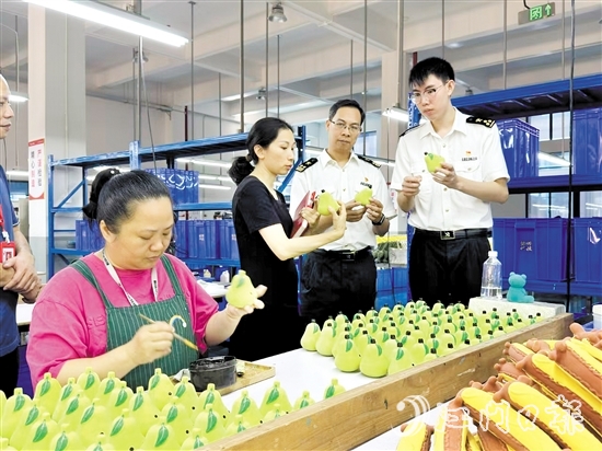 恩平海關(guān)積極主動為企業(yè)提供服務(wù)。
