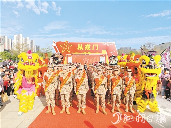 鶴山入伍新兵展現(xiàn)良好精神風貌。