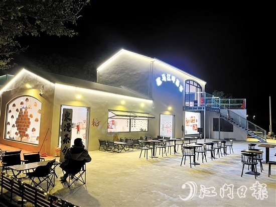 歇馬江畔集市由村集體廢舊物業(yè)改建而成，成為村中的“打卡點”。