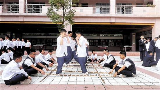 開平以體育為抓手的改革，讓孩子們在運動中強健體魄。